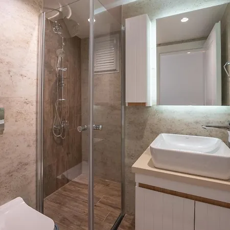 Merkezde Jakuzili Lueks - Ocekhomes Meva Apartmán *